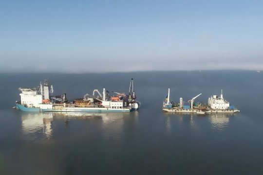 海纜敷設(shè)施工船正在展開(kāi)作業(yè)預(yù)備